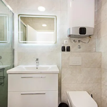 Aurelia Apartment *