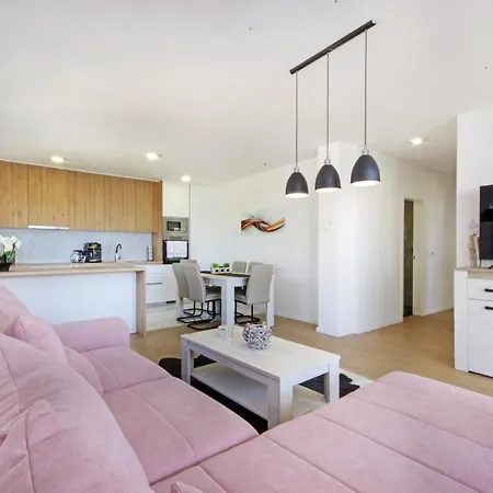 Aurelia Apartment *