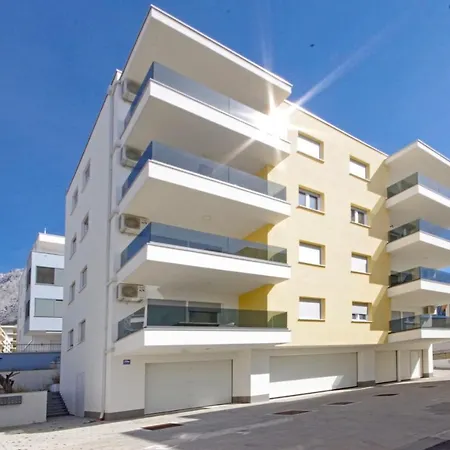 Aurelia Apartament *