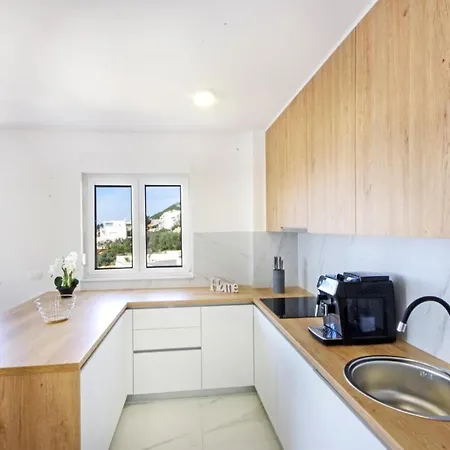 Aurelia Apartment *